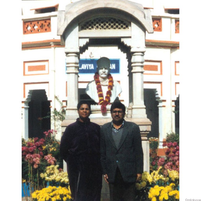 Julie with Dr. Krishna M.Tripathi at Malaviya Bhavan Yoga Kendra, Benares Hindu University, India (2000)